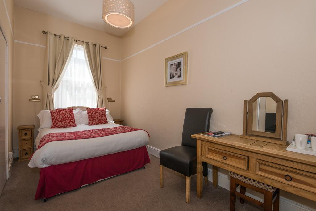 The Sea Crest Hotel Morecambe Bagian luar foto